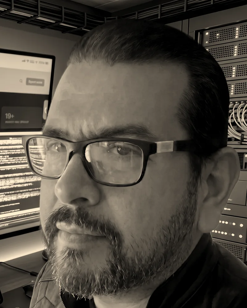Dimar Anez, founder of Wise Connex, in his lab